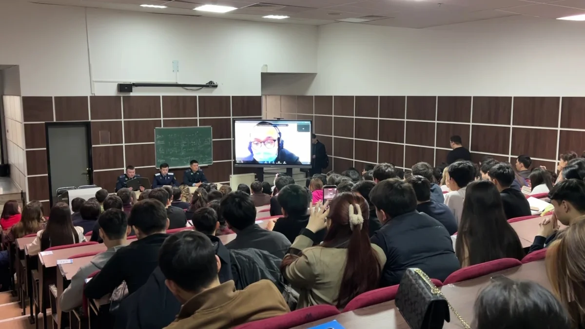 Студенттер есірткі қылмысы үшін сотталғандармен телекөпір арқылы тілдесті