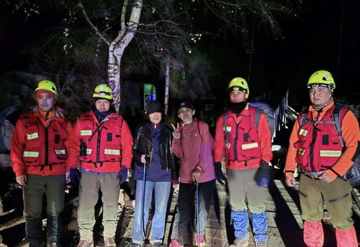 Из сильного бурана в горах Алматы спасли двух сестёр