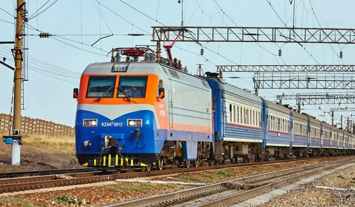 Полициядан қашқан жасөспірім пойыздан құлап, жарақат алды