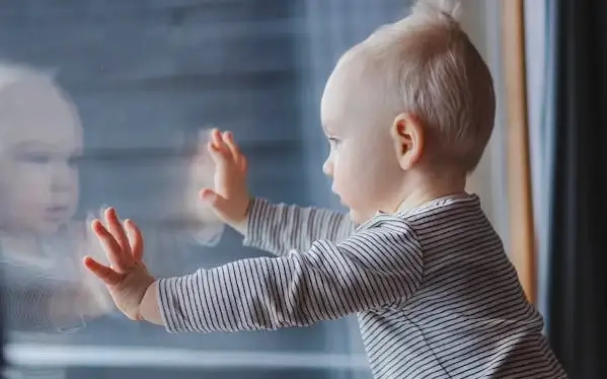 Петропавлда екі жасар бала терезеден құлап кетті