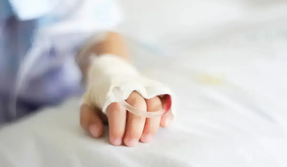 Төрт жастағы бала 4-қабаттан құлап кетті