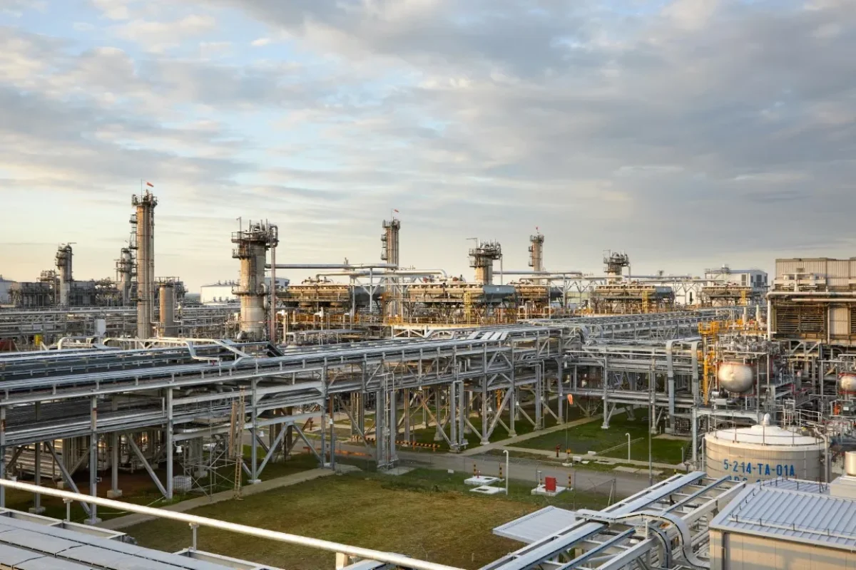 Власти Казахстана требуют ускорить строительство газоперерабатывающего завода на Карачаганаке