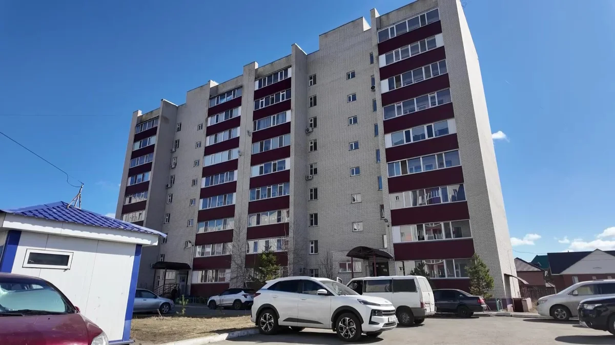 Двухлетний ребёнок чудом остался жив, выпав из окна многоэтажки в Петропавловске