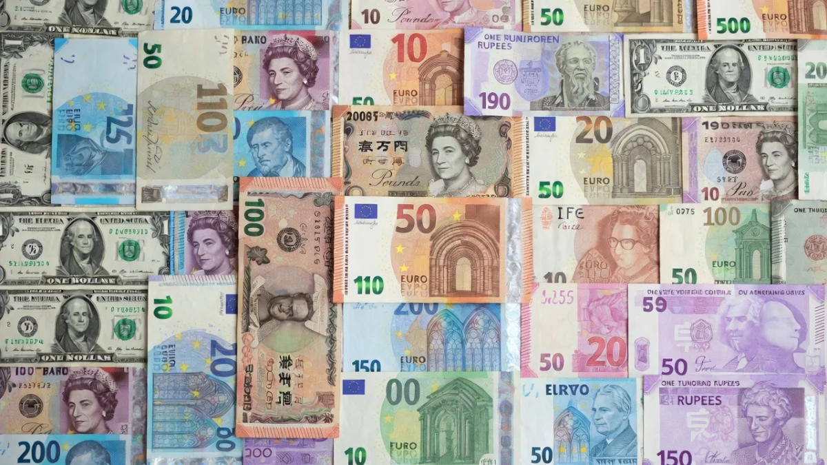 Курс тенге на 14 апреля: валютный рынок Казахстана показал стабильность без резких скачков