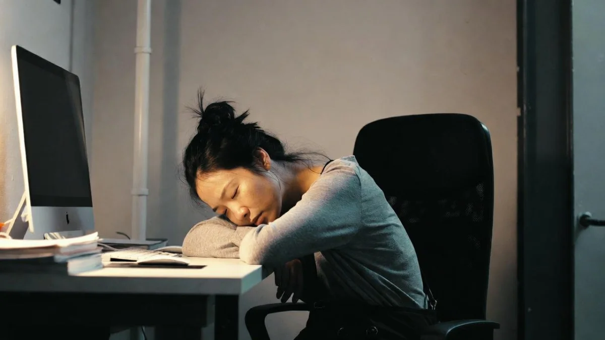 Сон вместо работы и месть начальству: скандалы с сотрудниками всколыхнули интернет