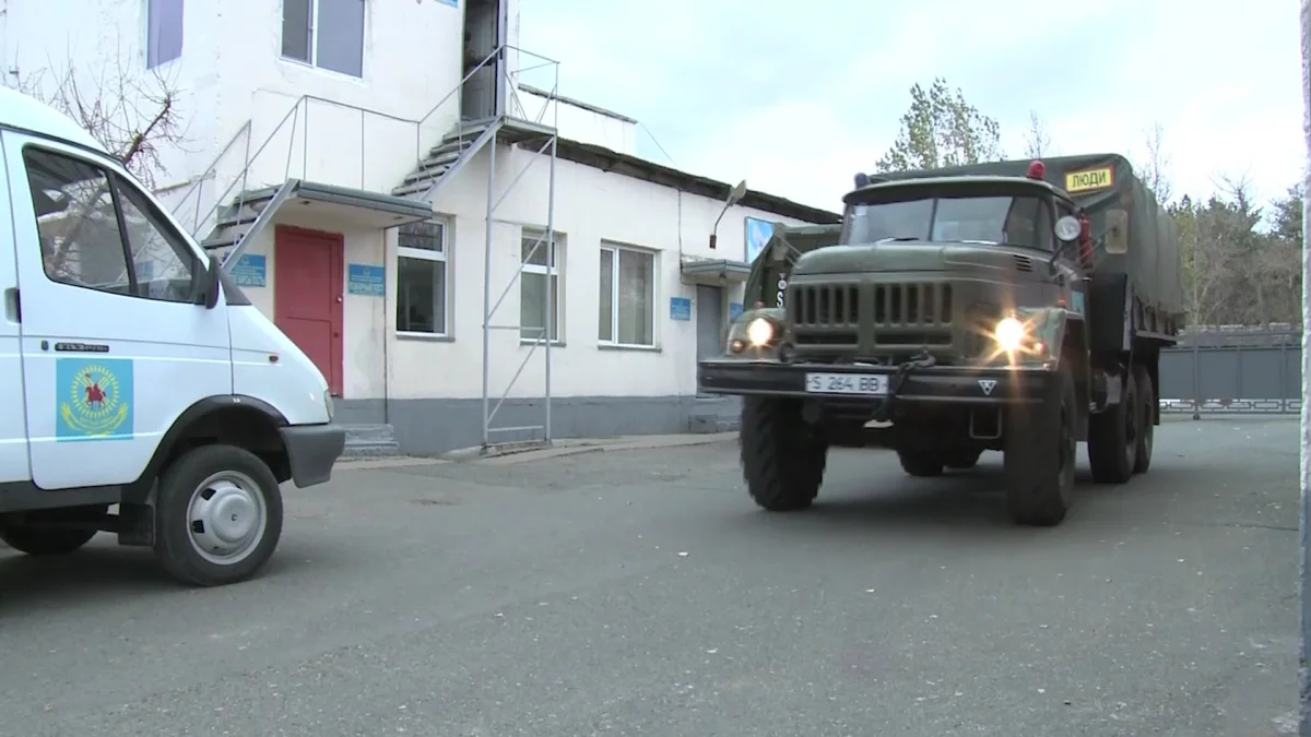 Стрельба в одной из воинских частей Павлодара: один контрактник скончался, другой ранен