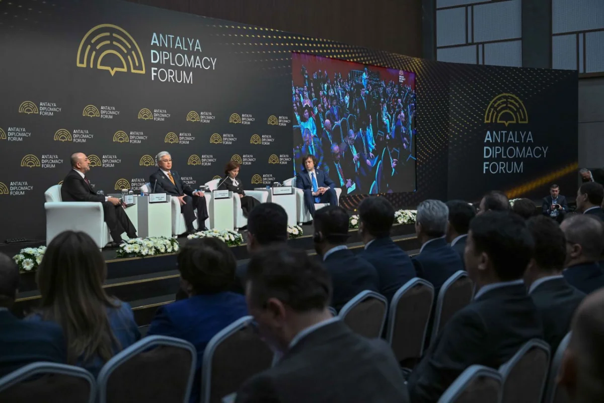 Бүгінгі күрделі әрі қарама-қайшылыққа толы әлемдегі шиеленістердің түйінін тарқату аса қиын емес, - Президент