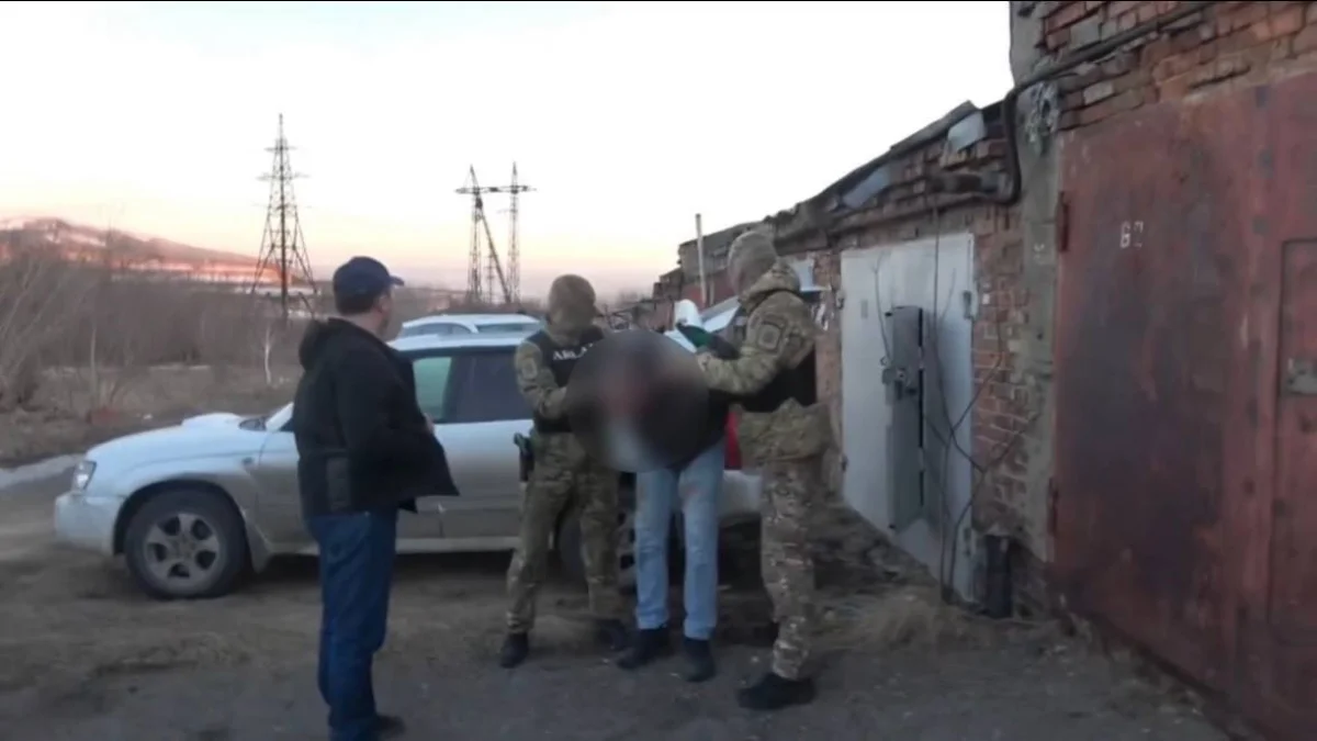 До 12 лет тюрьмы грозит владельцу гаража, забитого марихуаной в ВКО