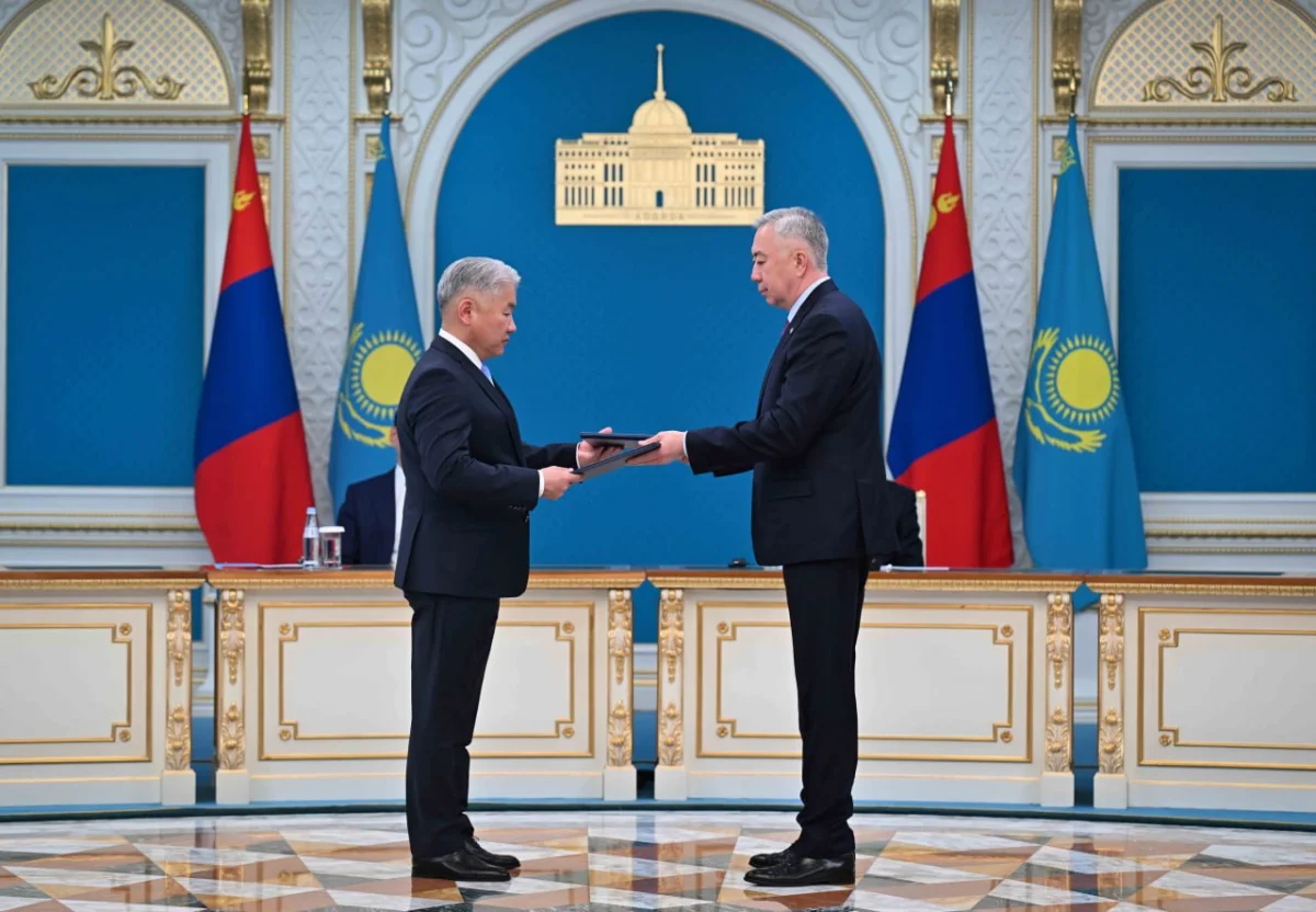 Открыть прямую автодорогу между странами договорились Казахстан и Монголия