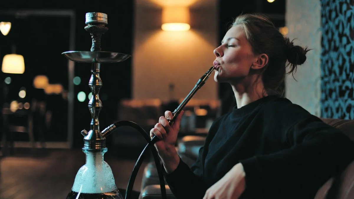 В Казахстане обсуждают возможное смягчение запрета на кальяны - решение пока не принято