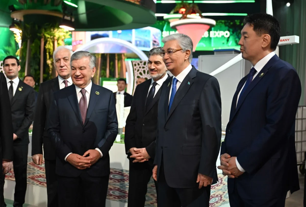 Мемлекет басшылары Өңірлік экологиялық саммиттің көрме павильондарын аралады