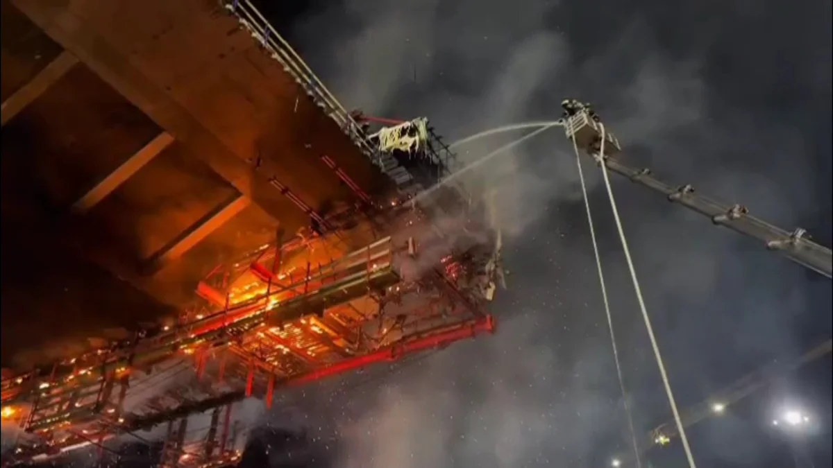 Павлодарда Ертіс өзеніне салынып жатқан көпірден тағы да өрт шықты