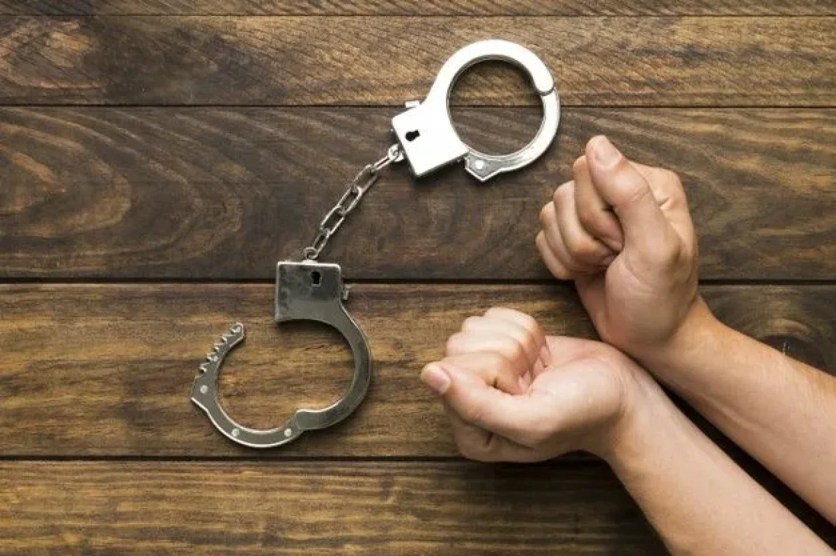 Уголовник пять лет прятался в тайной комнате карагандинского коттеджа