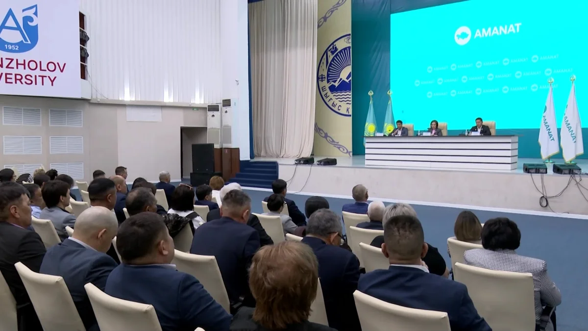 Өскеменде жергілікті әкімдер мен депутаттар оқуға кірісті