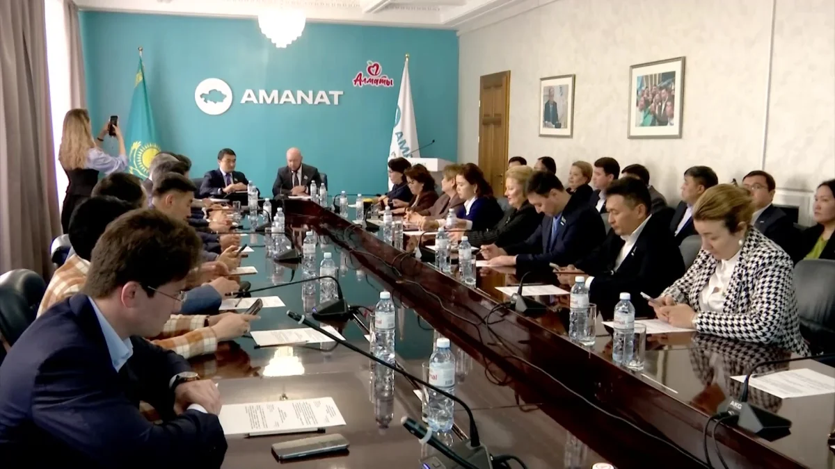 Депутаты маслихата фракции «AMANAT» рассмотрели ход реализации предвыборной программы и обсудили проект «TURGYNDAR AMANATY»
