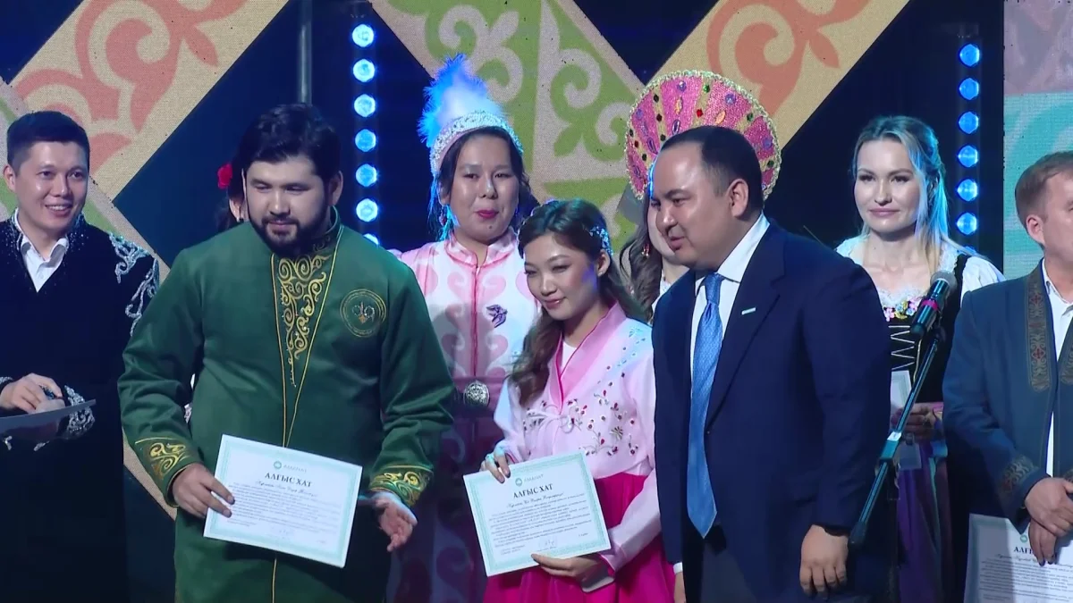 «Алтын шаңырақ»: в Астане при поддержке партии «AMANAT» впервые прошел межэтнический айтыс