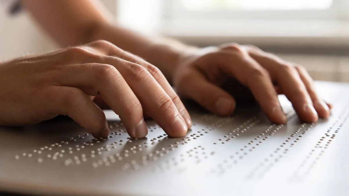 В Мангистау незрячие школьники соревновались в чтении по Брайлю