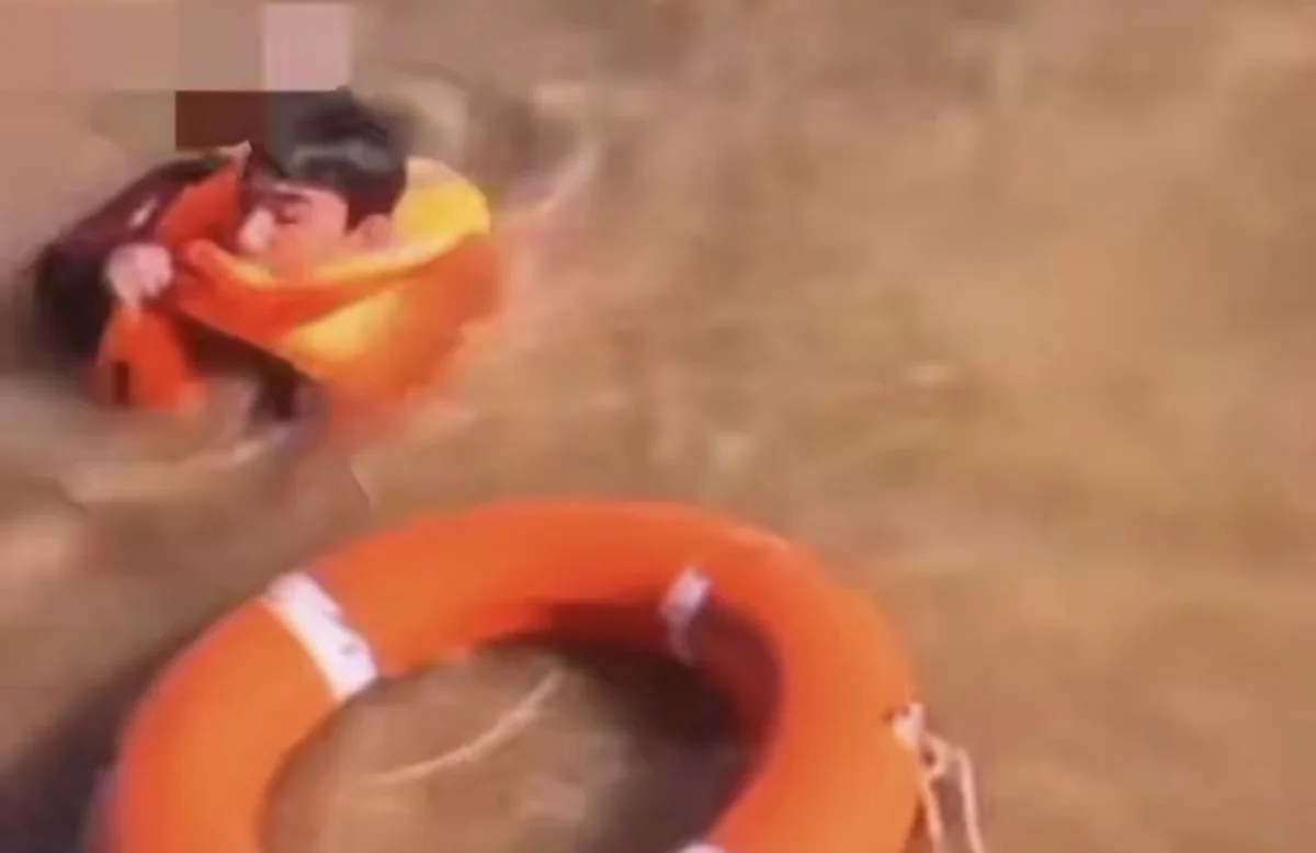 Девочка-подросток бросилась в Урал в Атырау