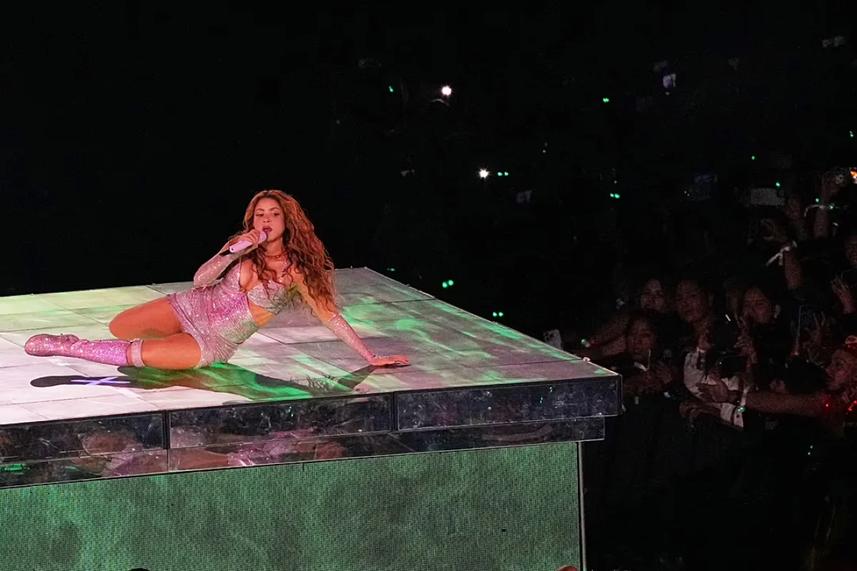 Член команды Шакиры погиб при монтаже сцены в Бразилии