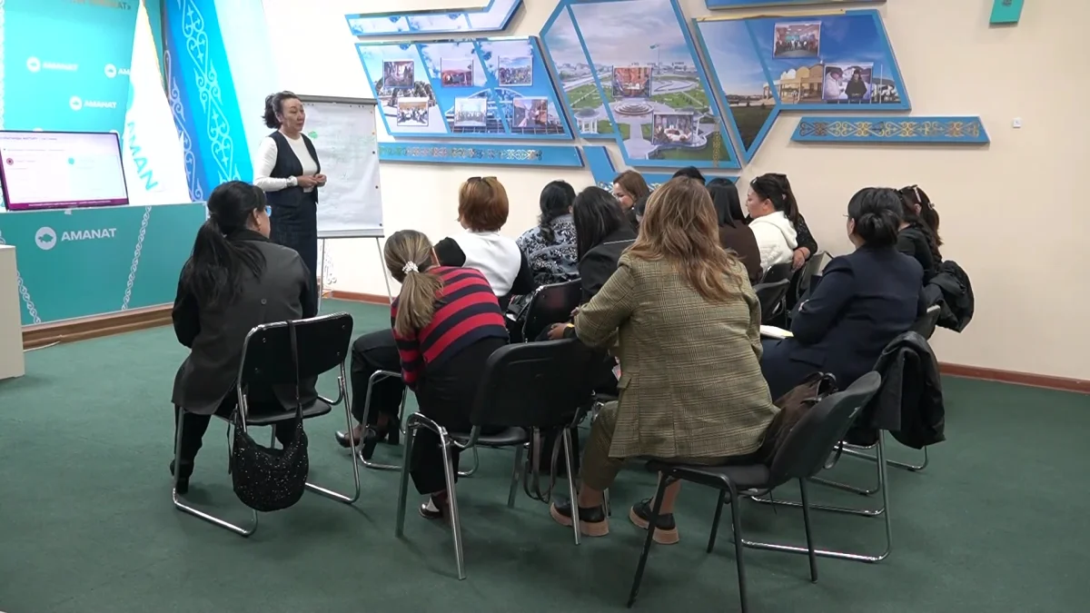 Ақжайық арулары саяси көшбасшылар мектебінде тәлім алды