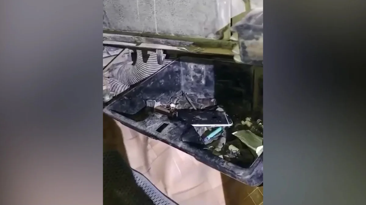 В павлодарских колониях пресекли сразу две попытки передачи мобильных телефонов осуждённым