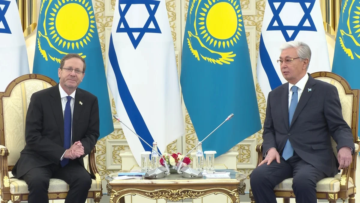 Президент Израиля прибыл с официальным визитом в Астану