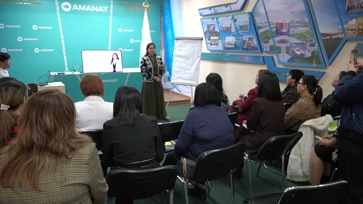 В Уральске завершилась 2-х дневная школа политического лидерства «Ақжайық арулары» партии «AMANAT»