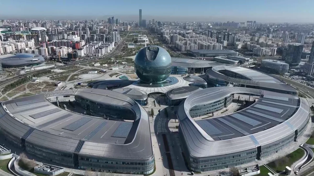 Президенты Казахстана и Израиля посетили Международный центр искусственного интеллекта Alem.ai