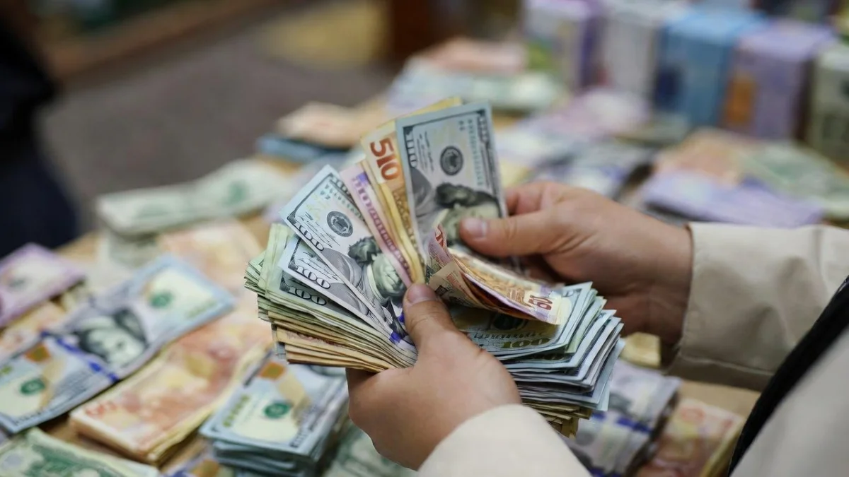 Тенге сдает позиции - доллар снова растет в Казахстане