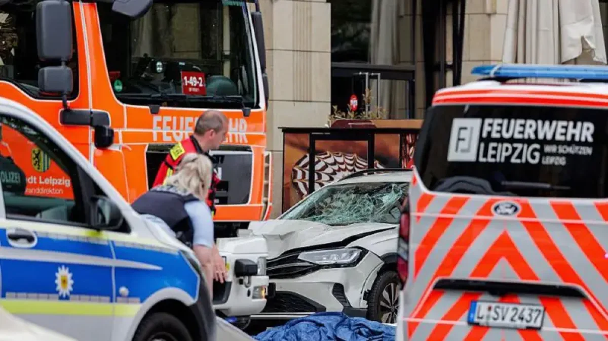 Два человека погибли при наезде автомобиля на толпу в Германии