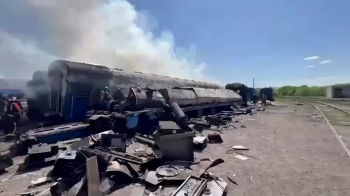 На железнодорожных путях Караганды произошло возгорание пассажирских вагонов