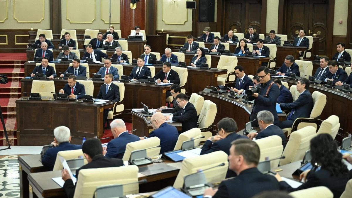 Президент Құрылтай келісімімен қандай лауазым иелерін тағайындайды?