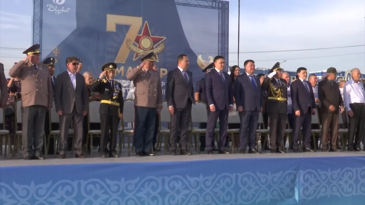 Шымкент тұрғындары Отан қорғаушылар күнін ерекше атап өтті