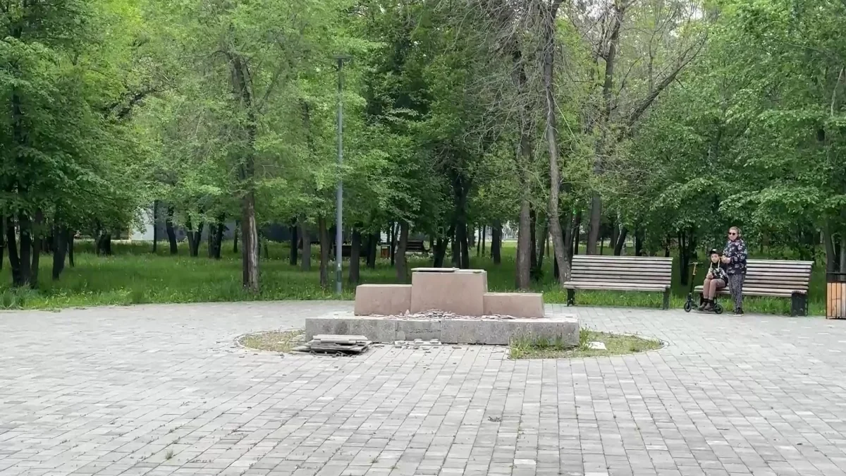 Жители Усть-Каменогорска "потеряли" скульптуру Жаксылыка Ушкемпирова: в акимате прокомментировали ситуацию