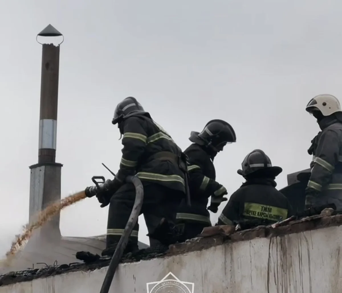 Магазин и кондитерский цех загорелись в Уральске