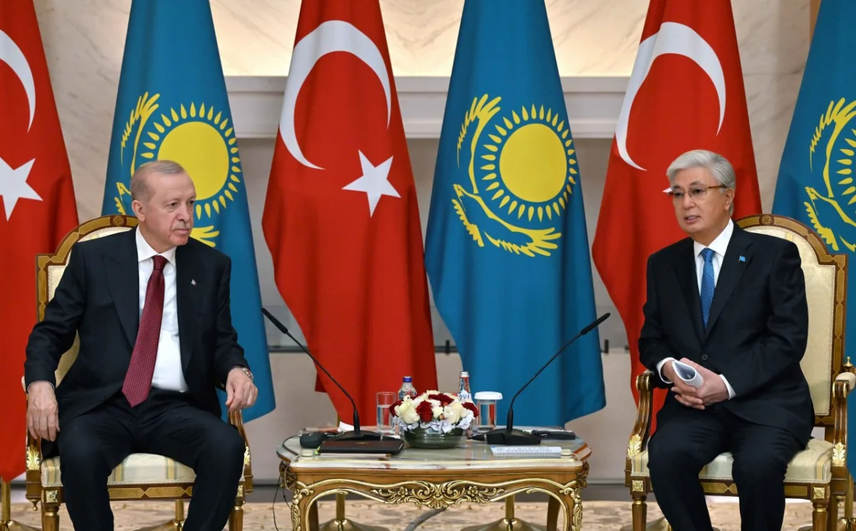Глава государства Касым-Жомарт Токаев и Президент Турции Реджеп Тайип Эрдоган провели переговоры в узком составе