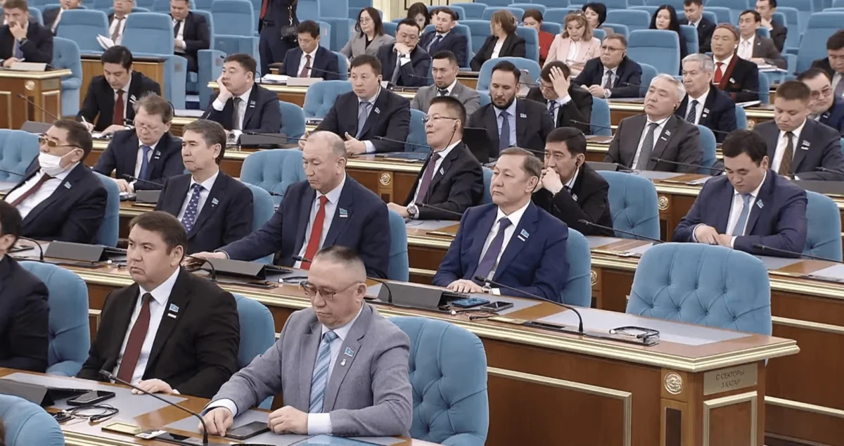 Парламент одобрил проект закона «О Қазақстан Халық Кеңесі»
