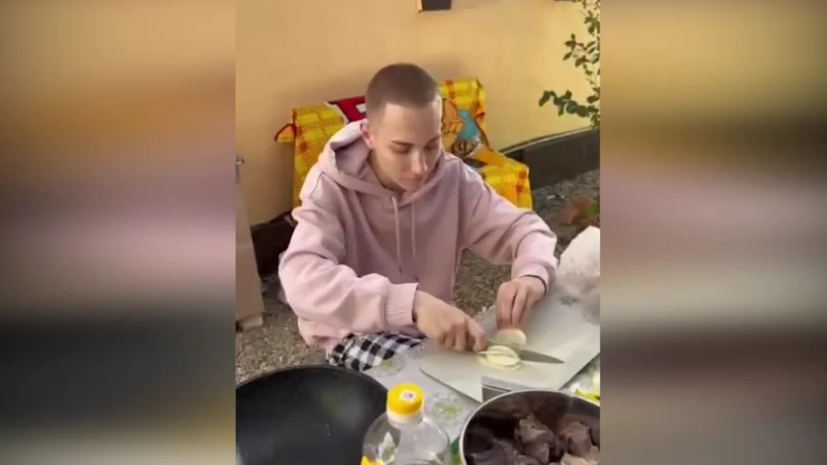 Ақтөбелік әйел дәрігерлердің кесірінен жалғыз ұлынан айырылғанын айтады