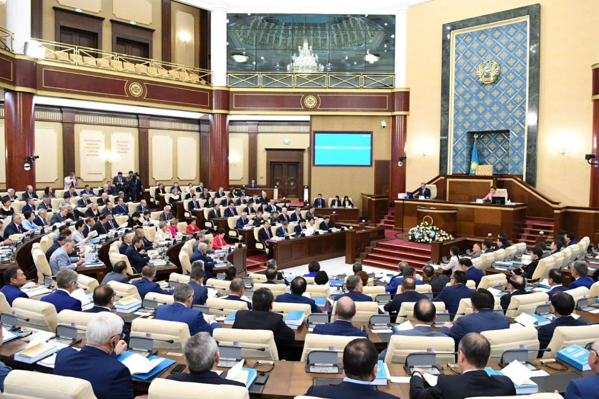 Парламент принял во втором чтении Конституционный закон «О Курултае»