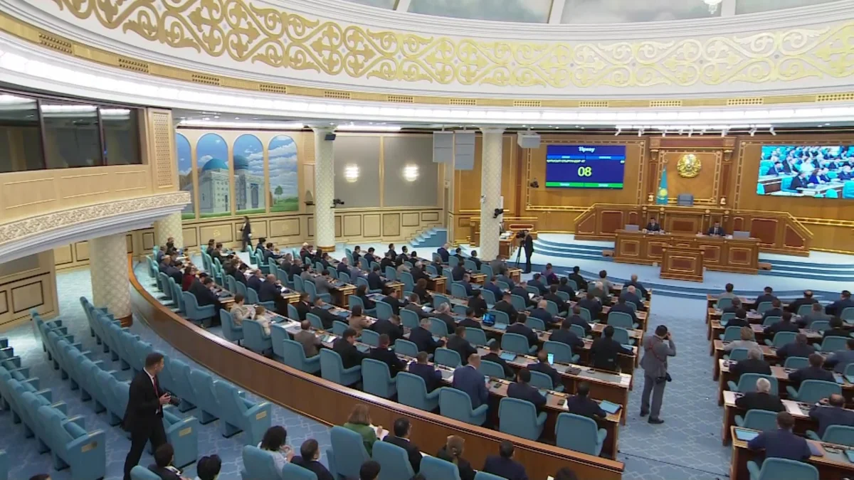 Парламент 6 бірдей маңызды Конституциялық заңды екінші оқылымда қабылдады