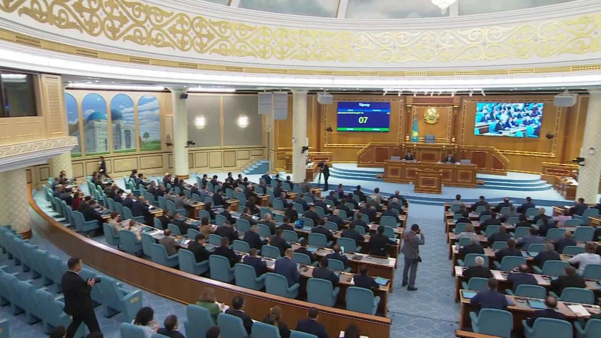 Парламент во втором чтении принял шесть важных конституционных законов