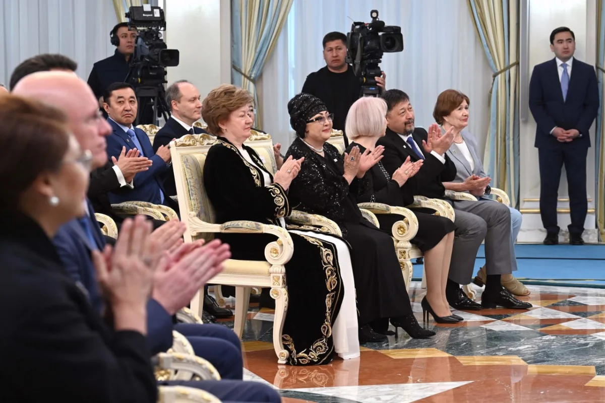 Президент ұлт руханиятына адал қызмет етіп жүрген мамандардың әлеуметтік жағдайын жақсартуға ерекше мән беріп отыратынын айтты