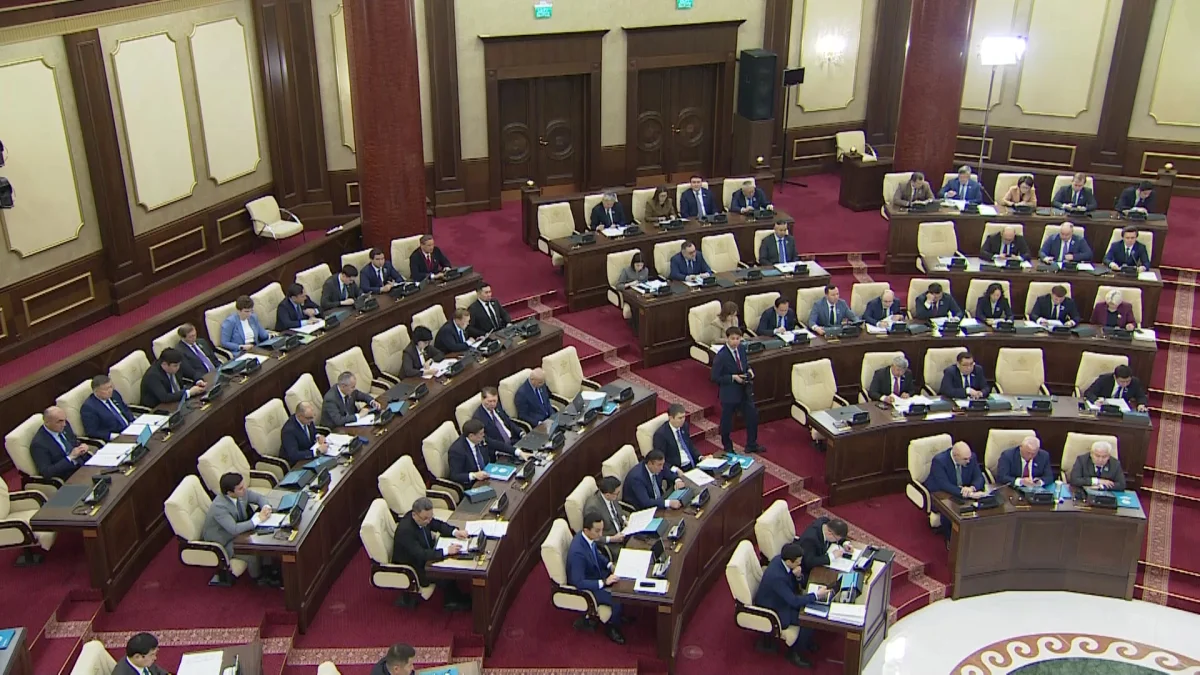 280 тысяч правонарушений против казахстанцев выявлено у нотариусов, -  депутат