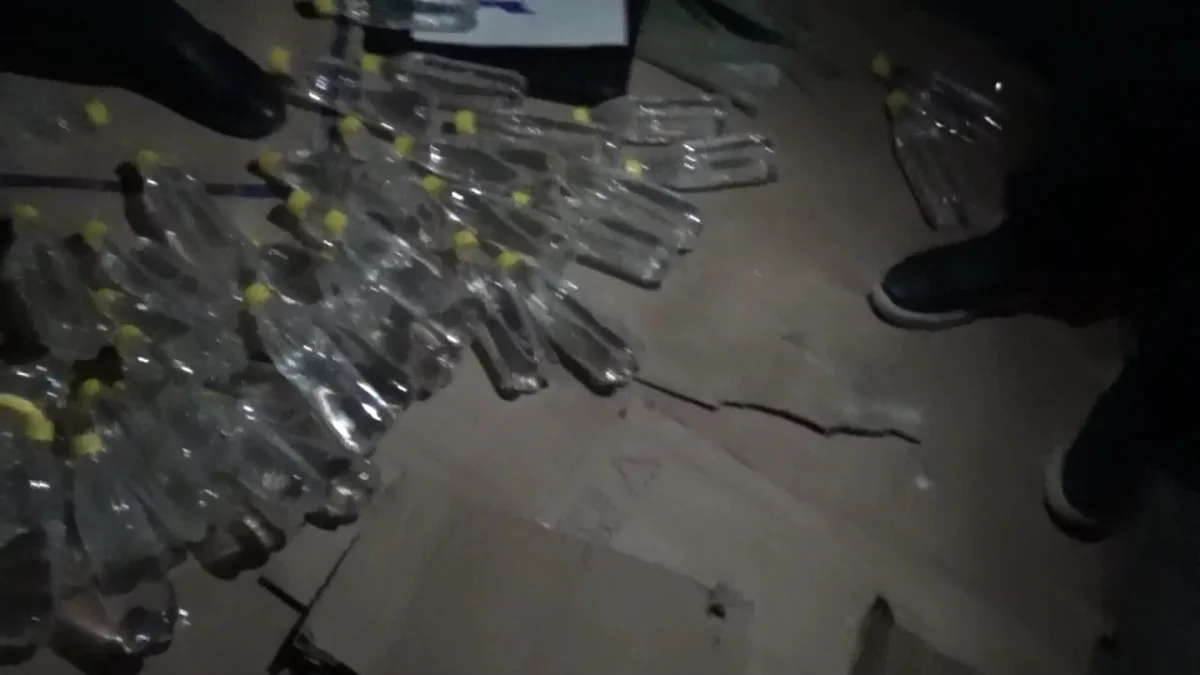 В Усть-Каменогорске ликвидировали сеть подпольных цехов по производству суррогатного алкоголя