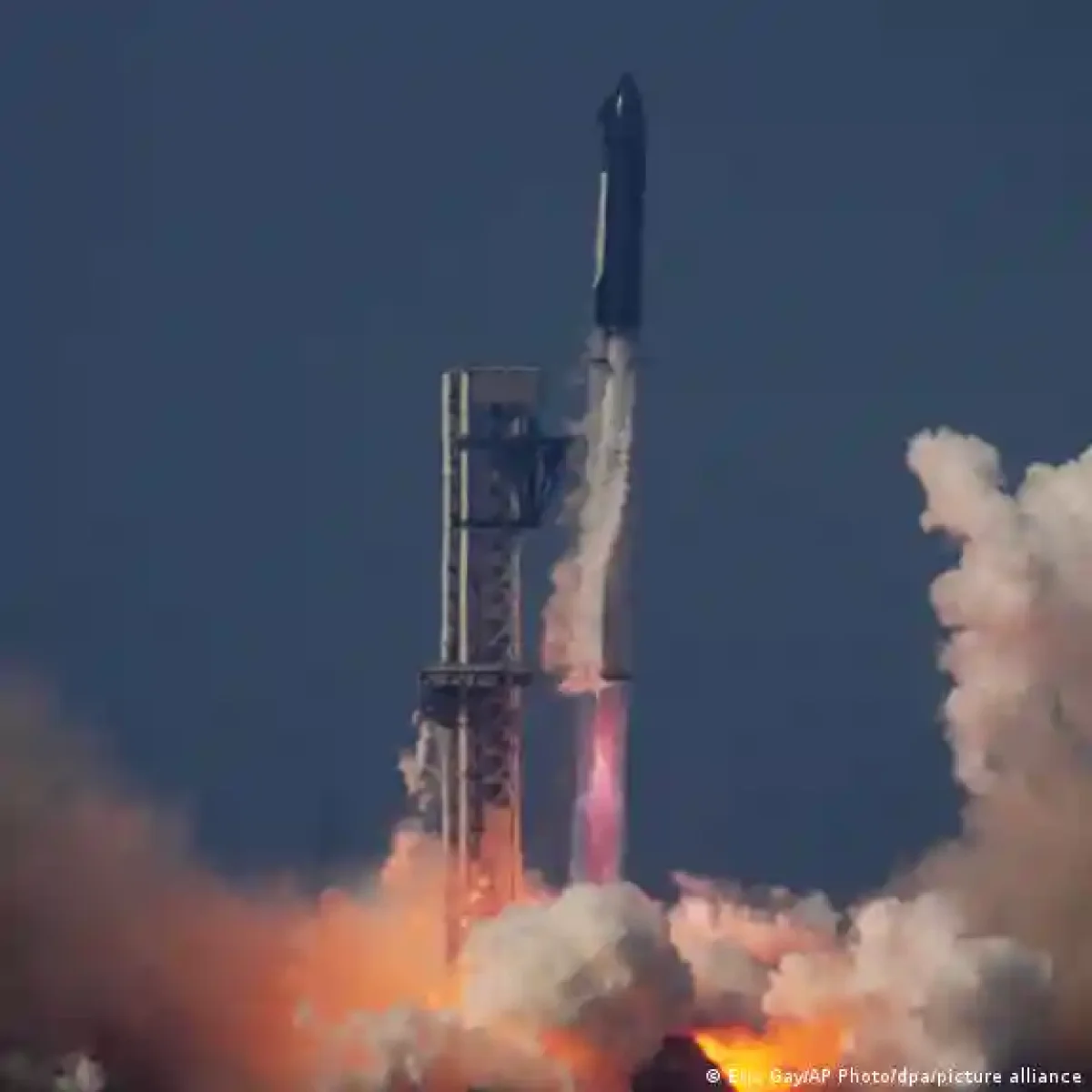 Әлемдегі ең үлкен зымыран Starship сынақтан сәтті өтті