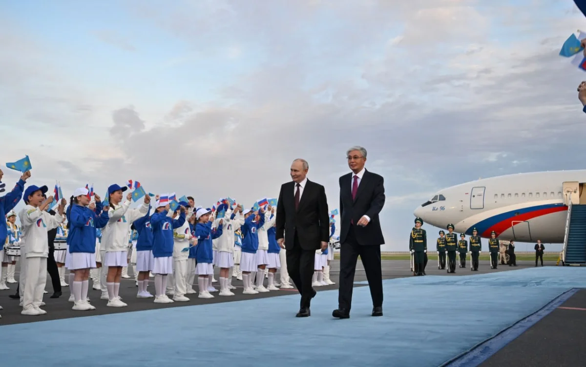 Президент Қасым-Жомарт Тоқаев мәртебелі мейманды елорда әуежайында қарсы алды