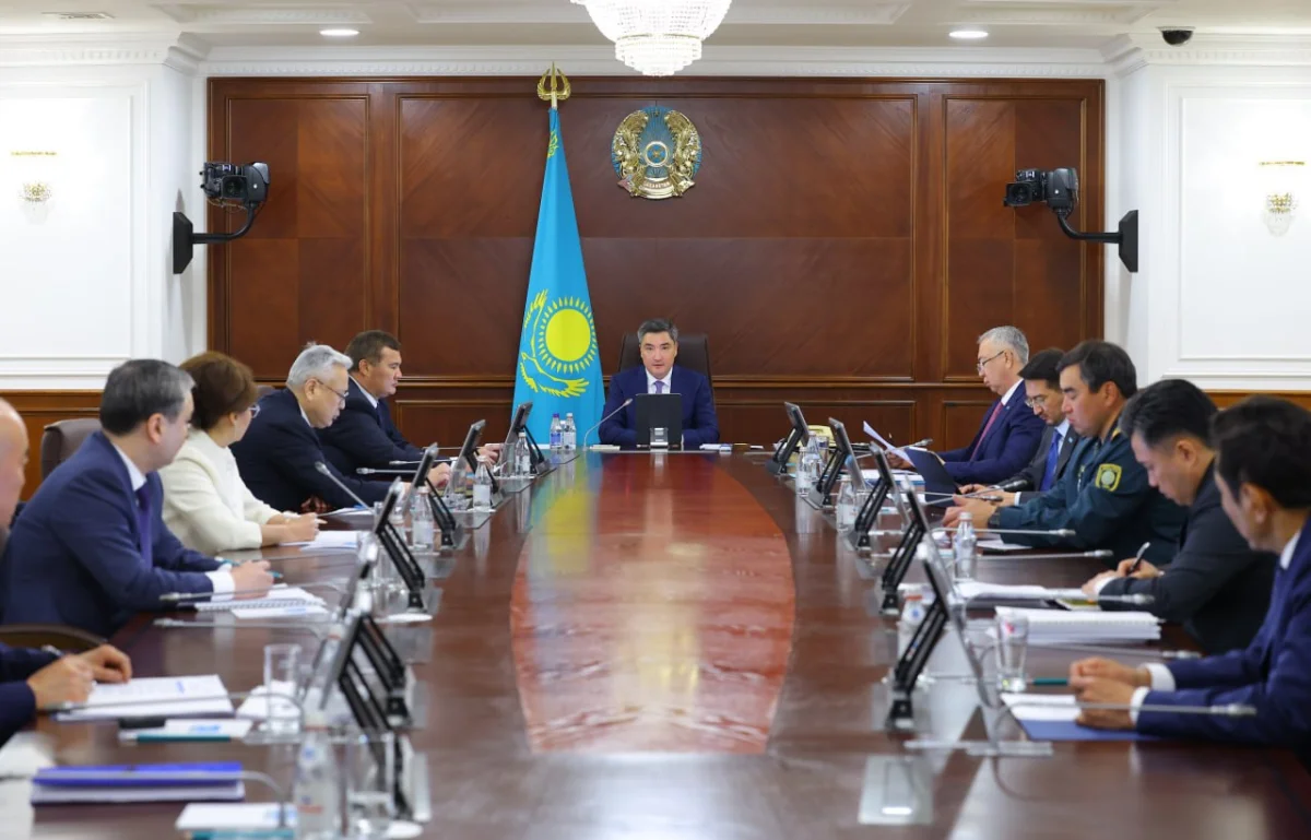 Еңбек қауіпсіздігі талаптарының сақталуына қатаң бақылау қамтамасыз етілуі қажет — Олжас Бектенов бизнесті тексеру жұмыстарын кеңейтуді тапсырды