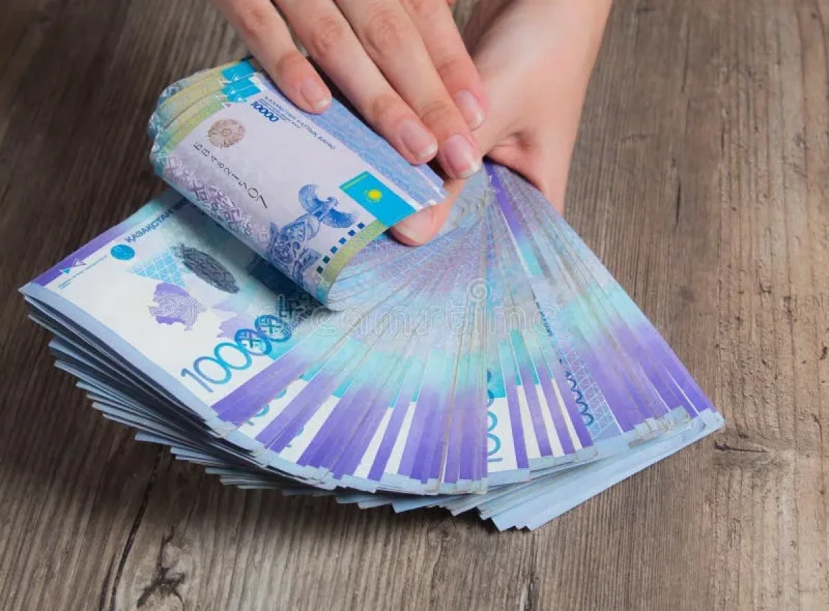 Работала в 17 местах: схемы с декретными выплатами раскрыли в Минтруда