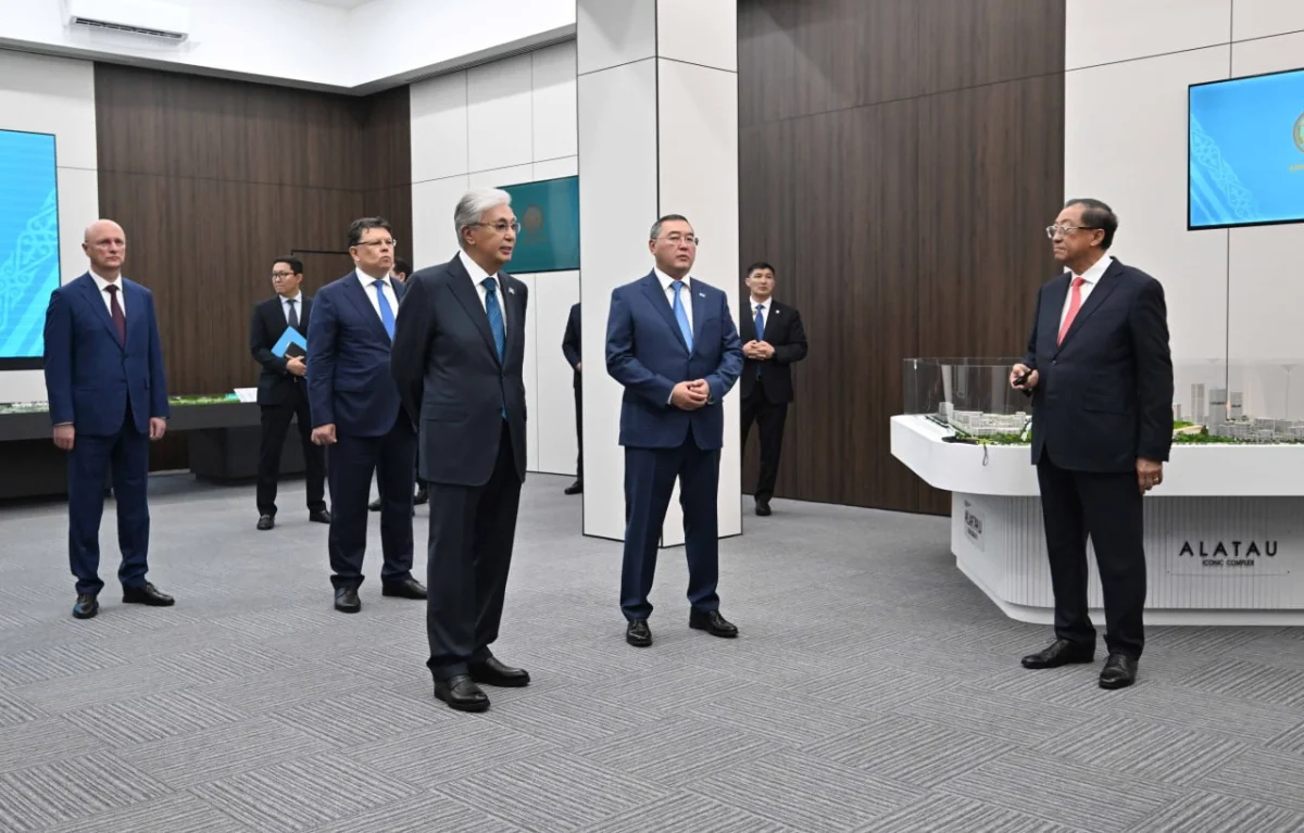 Мемлекет басшысы Алатау қаласының даму барысымен танысты