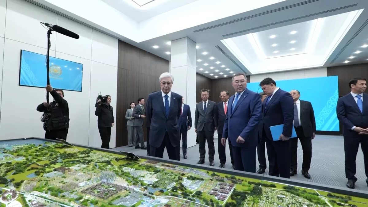 Мемлекет басшысы Алатау қаласының даму жоспарымен танысты